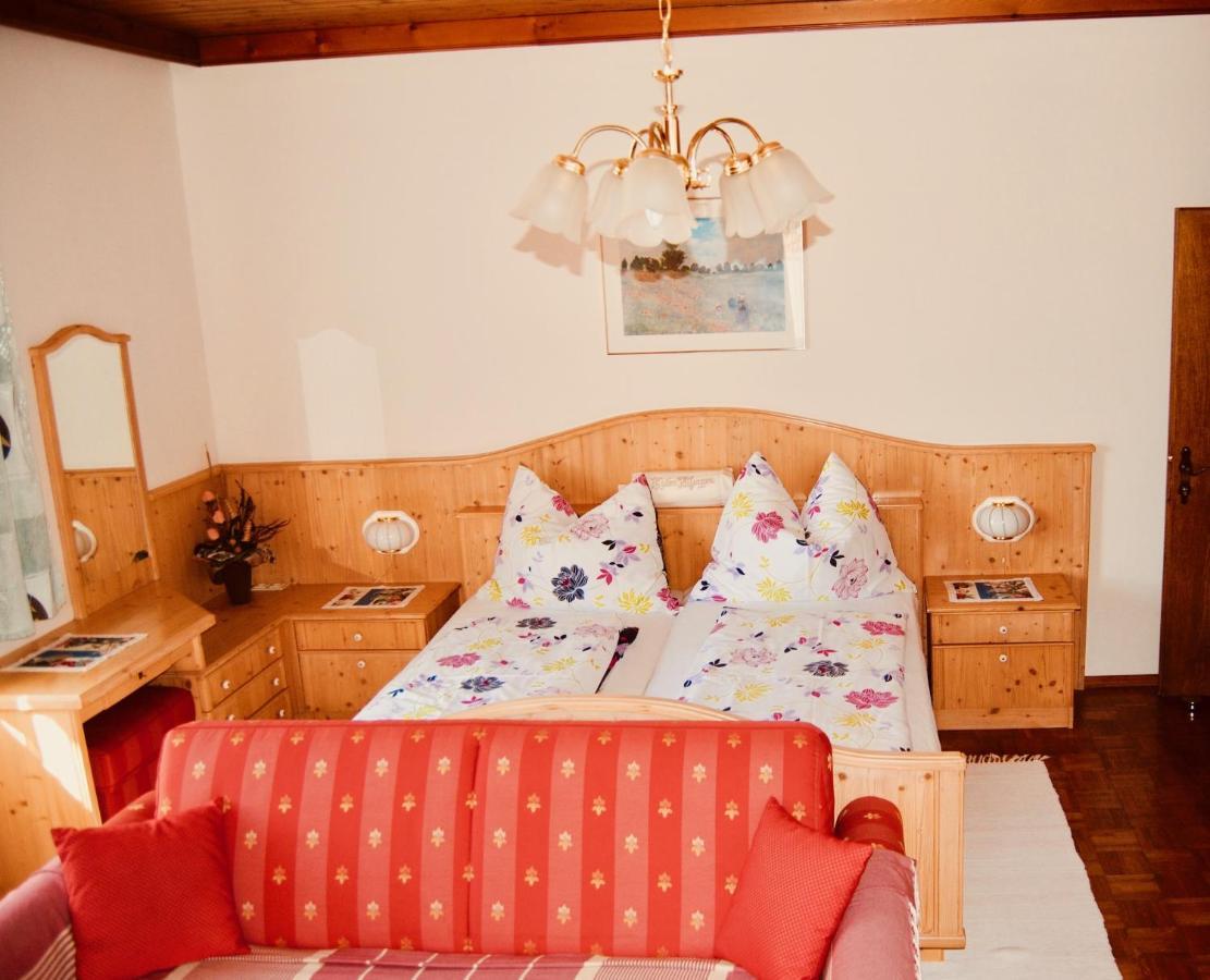 Fruehstueckspension Kirchenwirt Obervellach Esterno foto
